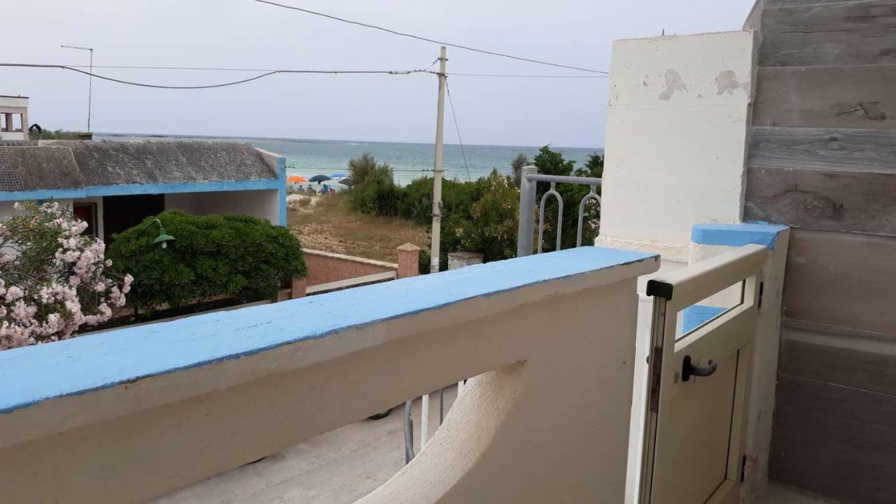 Villino Celeste fronte spiaggia Torre Lapillo Esterno foto